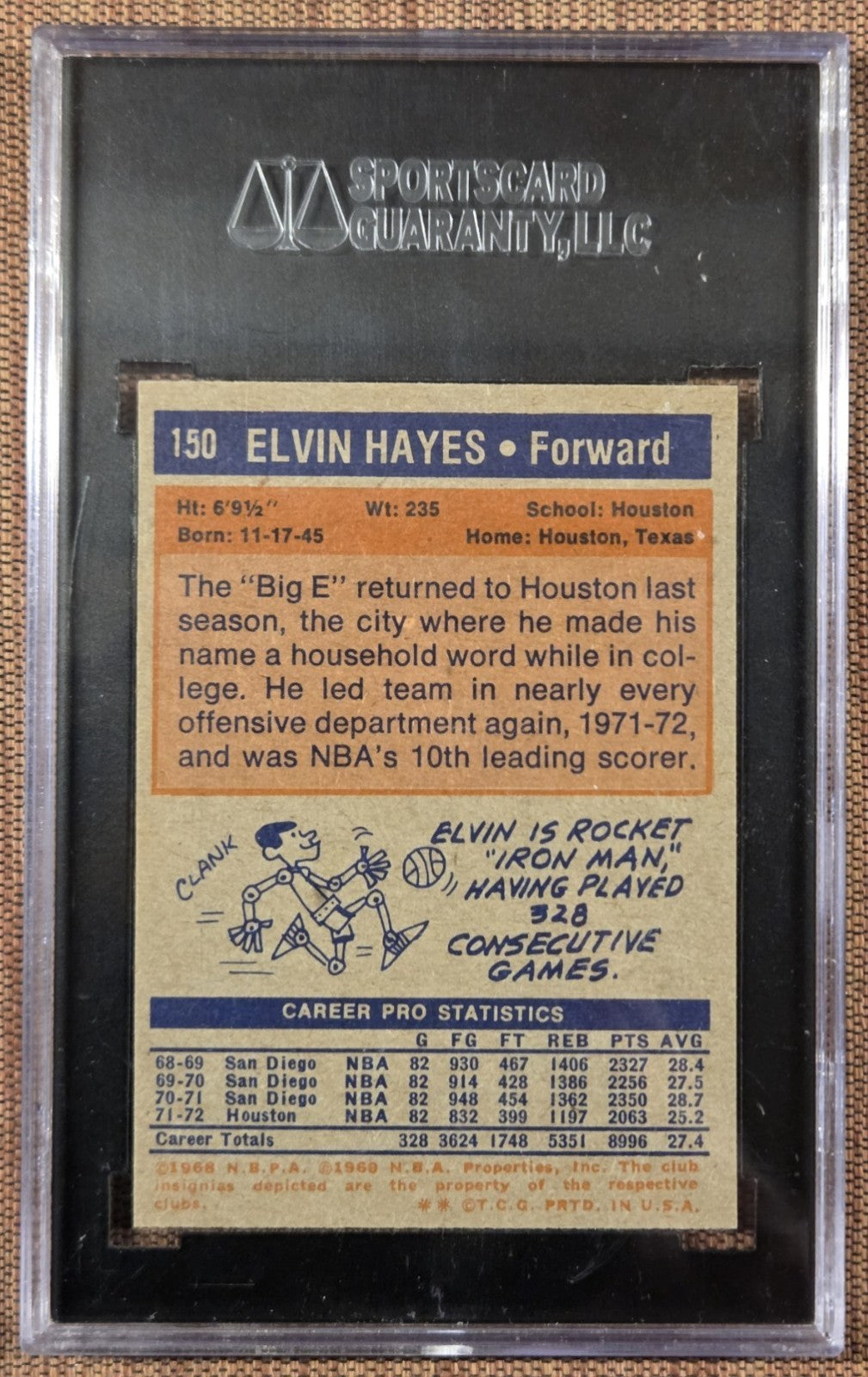 1972 Topps #150 Elvin Hayes Balt Bullets Rockets Basketball Card SGC 9 Mint HOF1