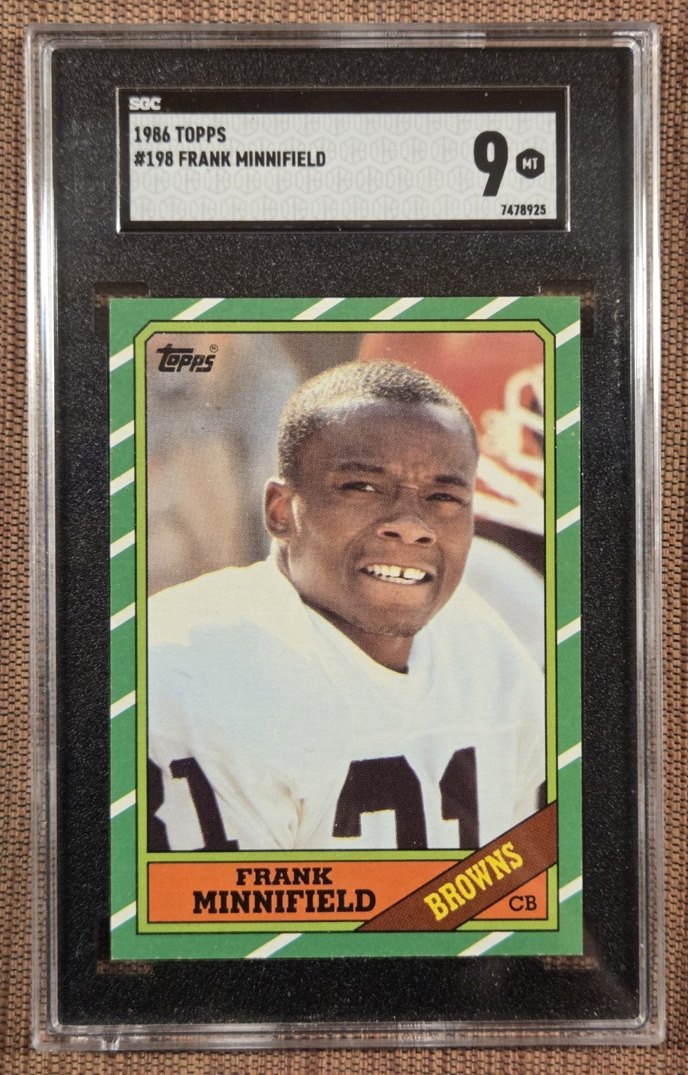 1986 Topps #198 Frank Minnifield Cleveland Browns Rookie Football Card SGC 9 RC0