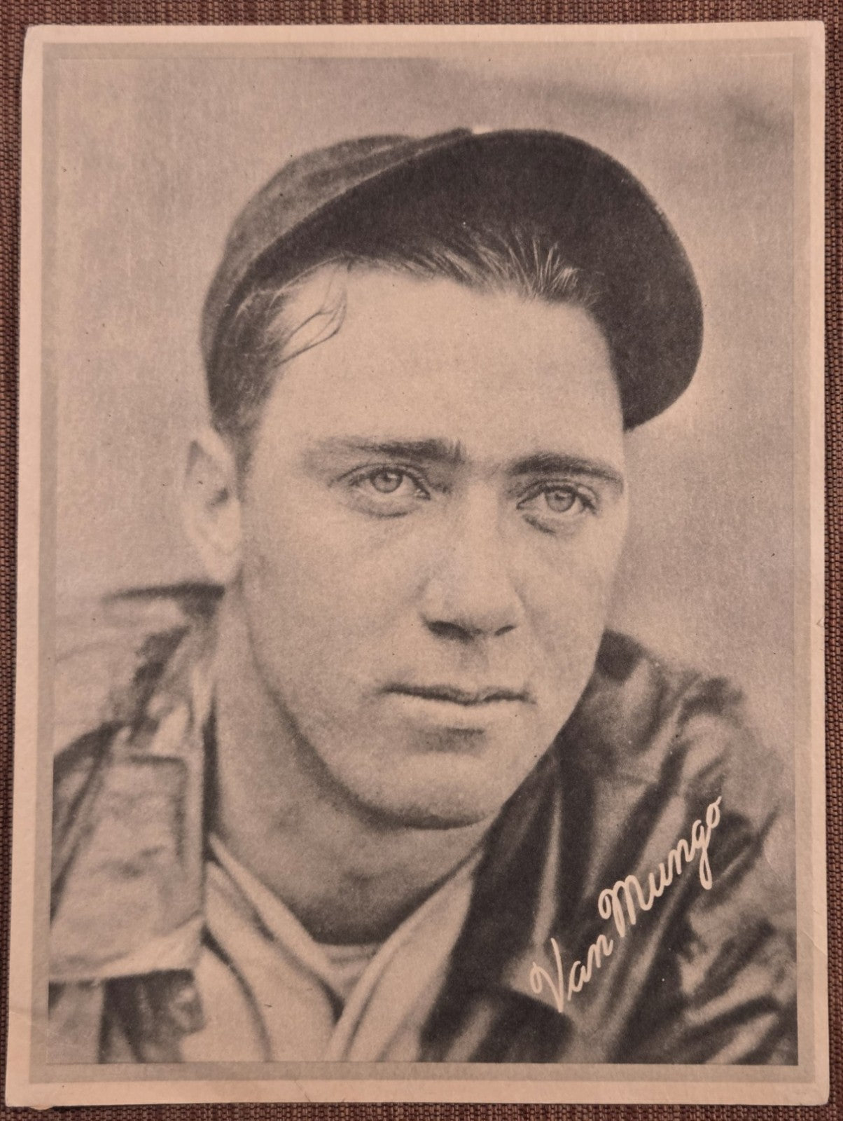 1936 Leather Premiums R311 Lee Mungo Brooklyn Dodgers Giants Baseball Card0