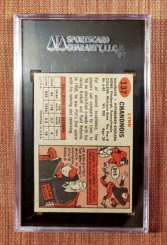 1957 Topps #137 Lynn Chandnois Pittsburgh Steelers Original Football Card SGC 81